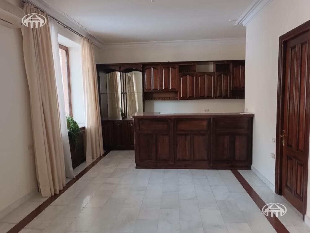 Mansion · 7 rooms · 517 m² · Kentron