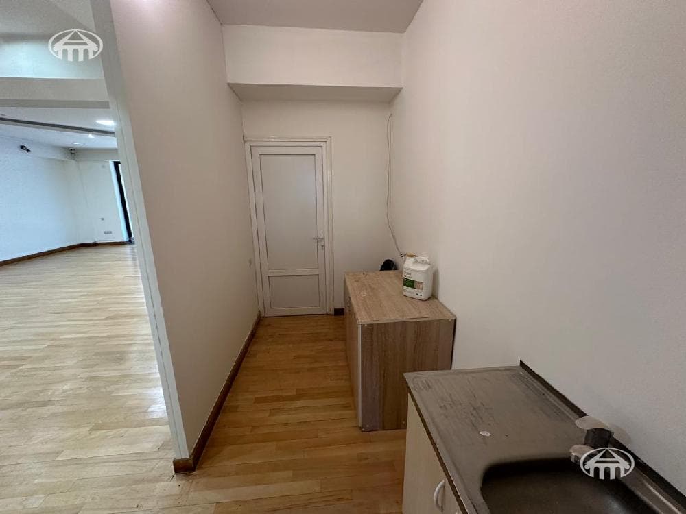 Office · 100 m² · Kentron