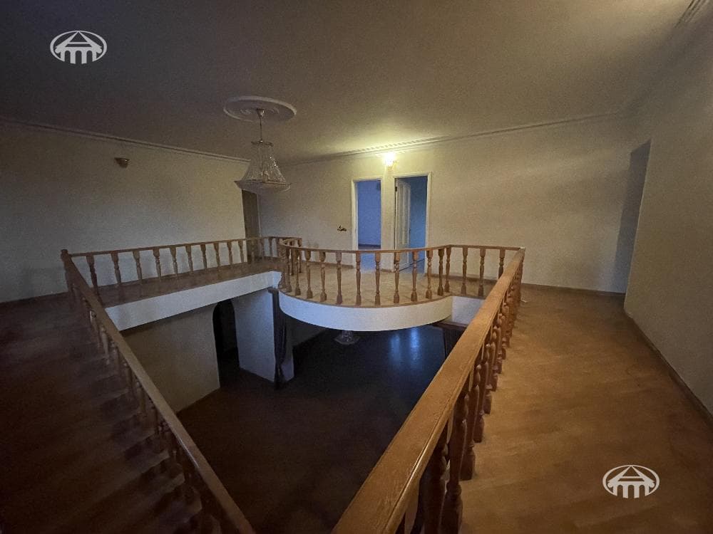 Особняк · 685 м² · Арабкир