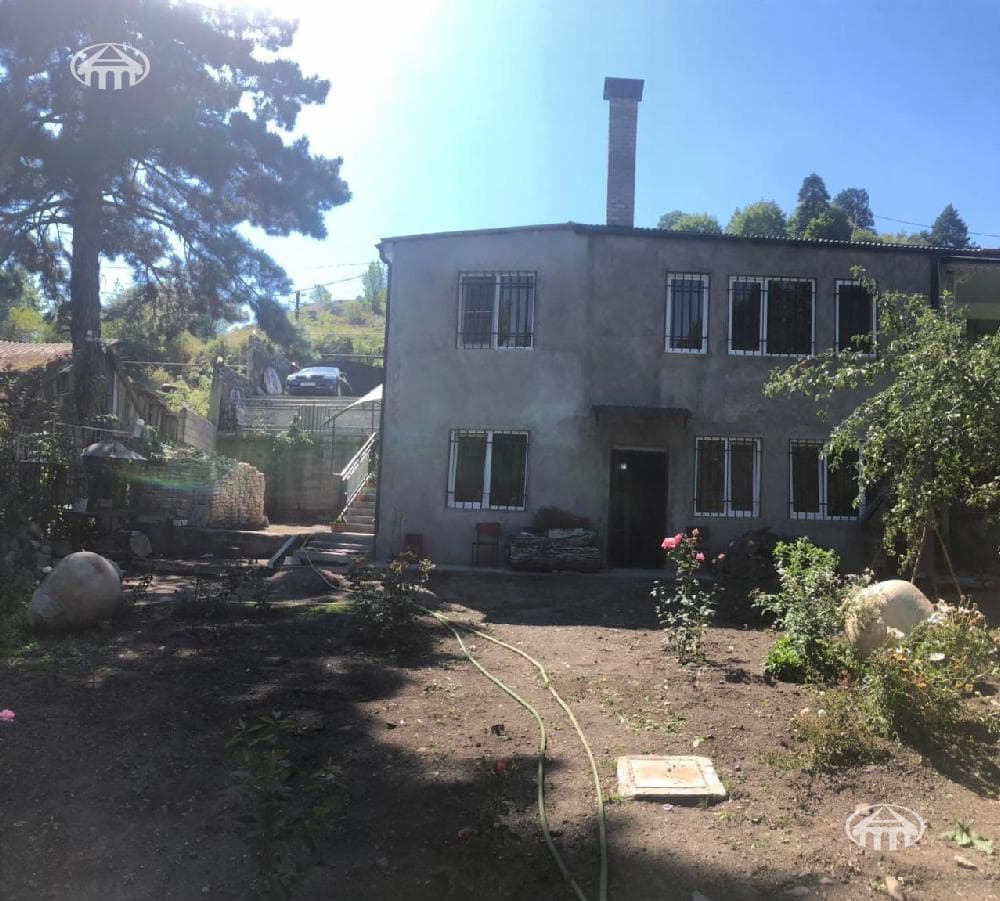 House · 9 rooms · 354 m² · Dilijan