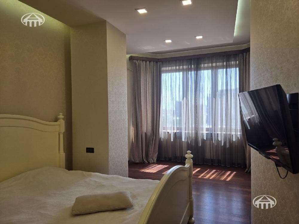 Квартира · 3 комн. · 130 м² · Кентрон