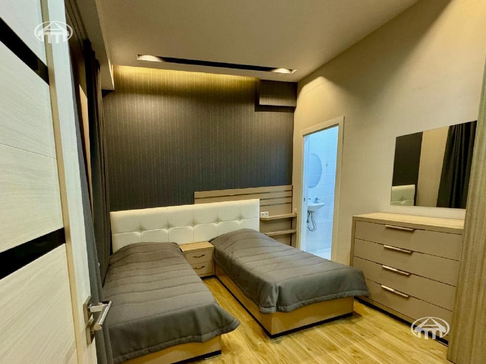 Квартира · 3 комн. · 98 м² · Кентрон