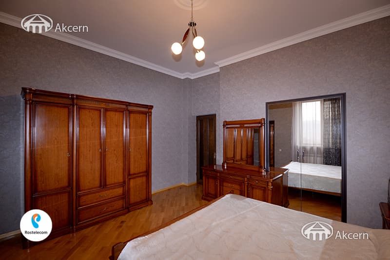 Առանձնատուն · 6 սեն. · 427 մ² · Կենտրոն