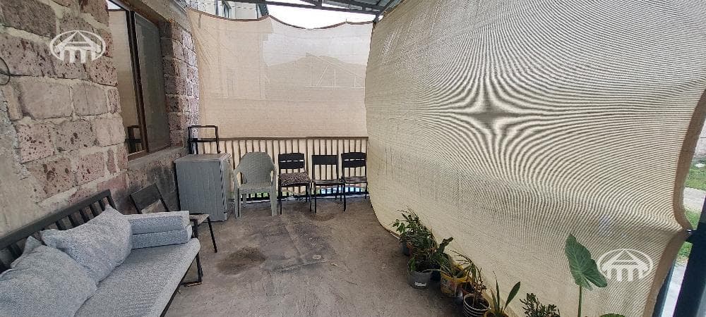 Mansion · 5 rooms · 206 m² · Arinj