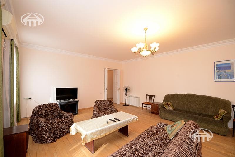 House · 6 rooms · 273 m² · Arabkir