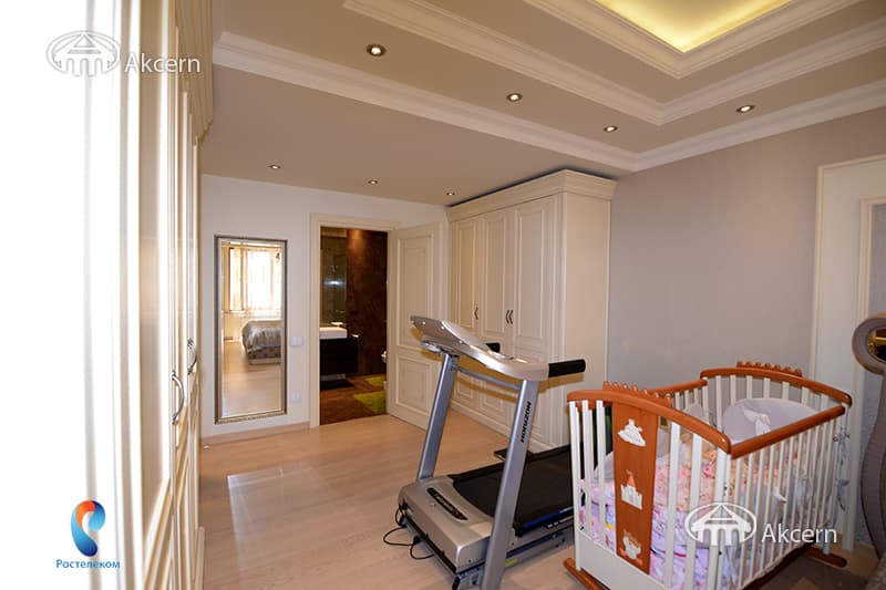 Квартира · 4 комн. · 174 м² · Кентрон