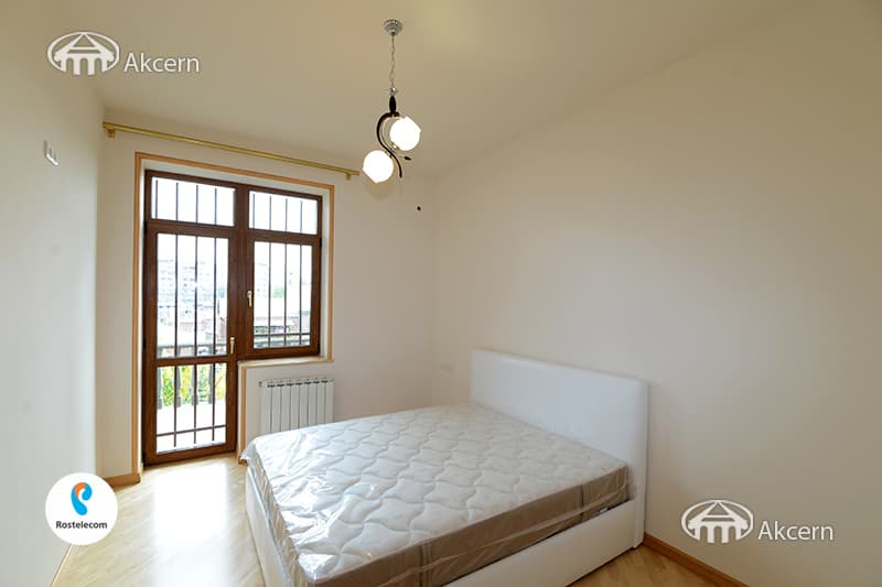House · 6 rooms · 296 m² · Arabkir
