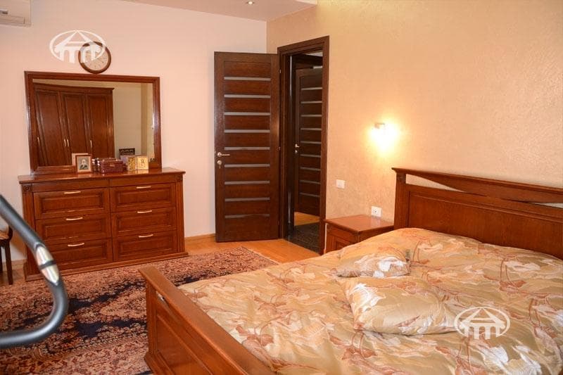 Apartment · 4 rooms · 239 m² · Arabkir