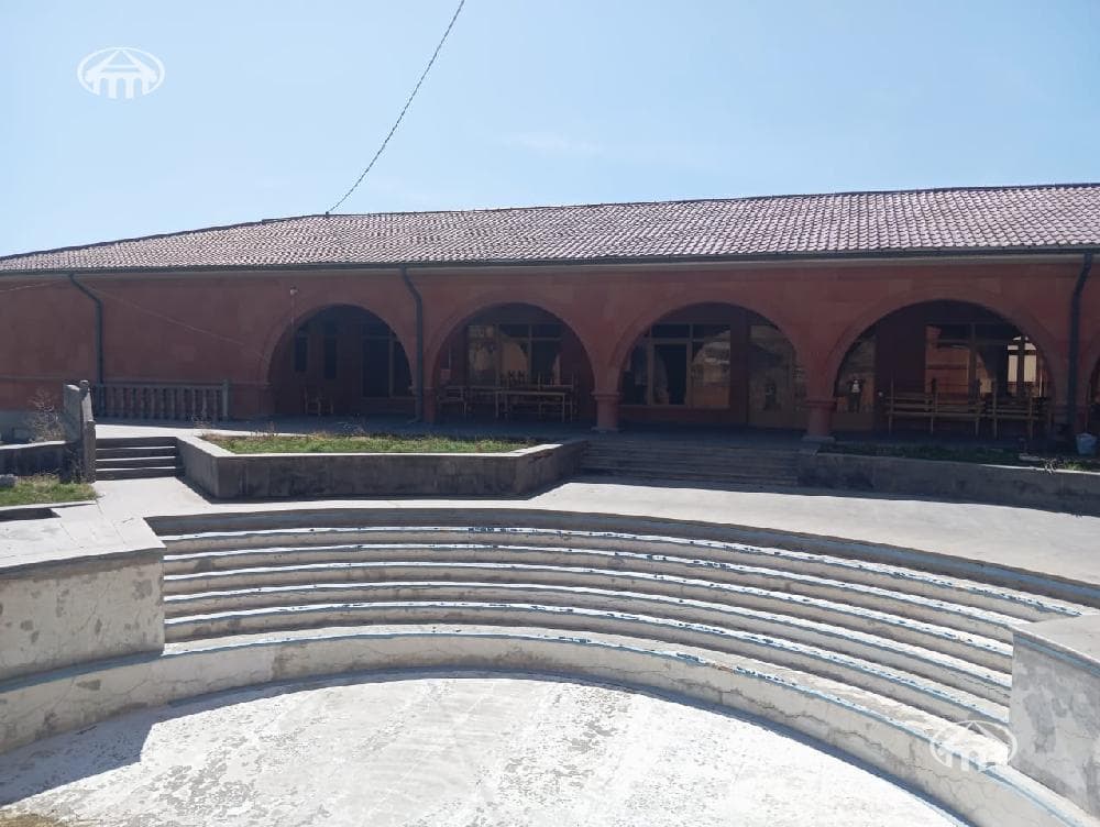 Հյուրանոց · 9 սեն. · 1830 մ² · Աշտարակ