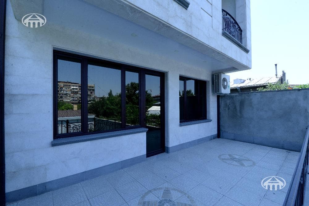 Mansion · 5 rooms · 600 m² · Arabkir