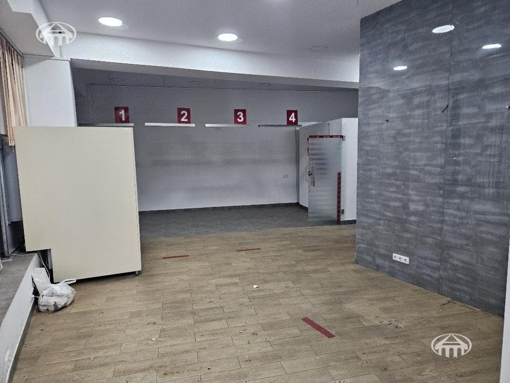 Retail · 210 m² · Nor Nork