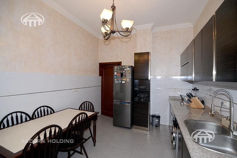 Особняк · 9 комн. · 650 м² · Аджапняк