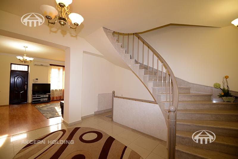 Дом · 4 комн. · 304 м² · Арабкир