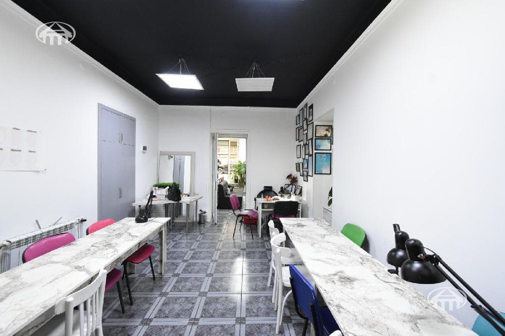 Retail · 222 m² · Kentron
