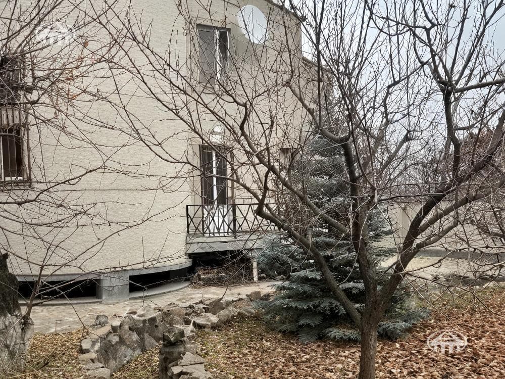 Mansion · 330 m² · Karashamb
