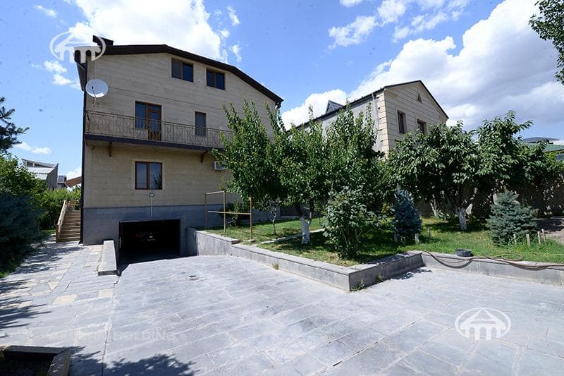 Mansion · 8 rooms · 607.5 m² · Qasax