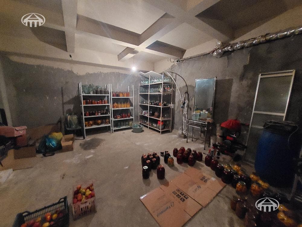 House · 5 rooms · 330 m² · Kentron