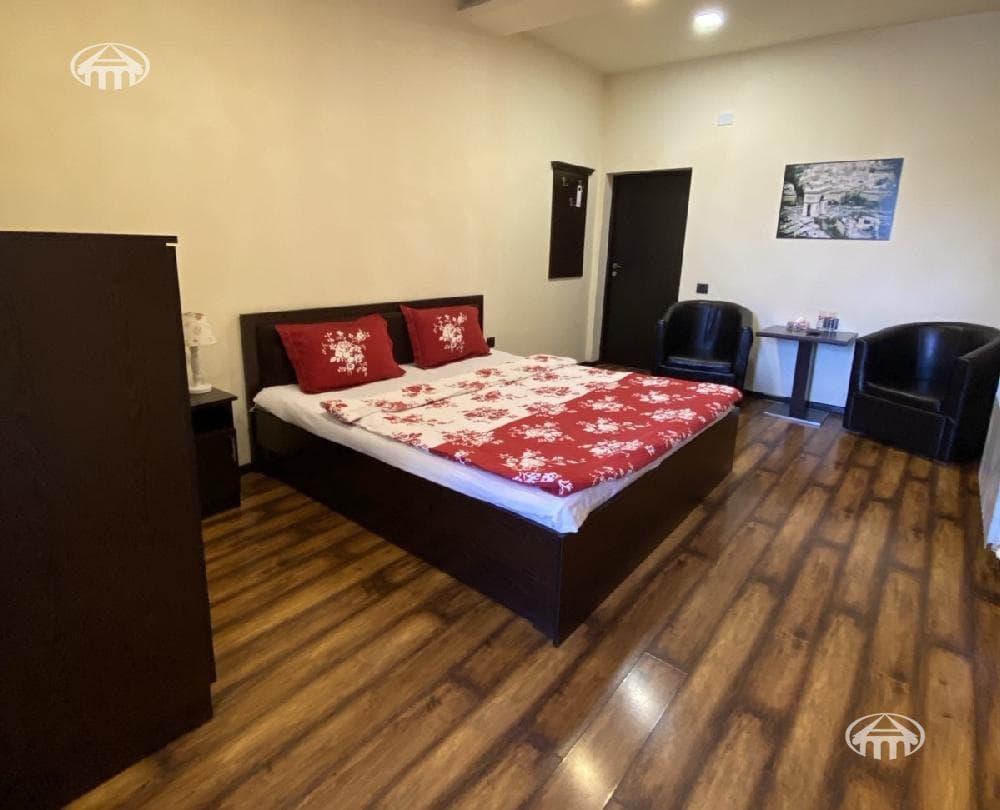 Hotel · 8 rooms · 585 m² · Arabkir