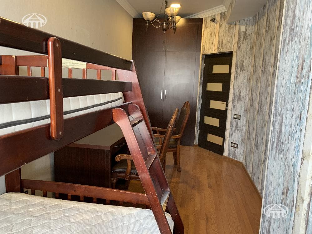 Квартира · 3 комн. · 108 м² · Кентрон