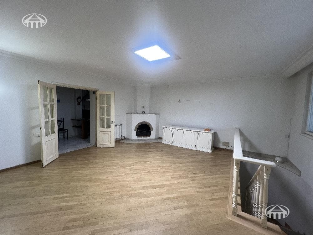 Office · 180 m² · Kentron