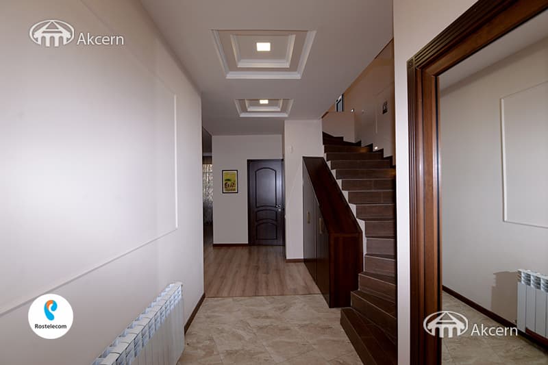 Дом · 4 комн. · 340 м² · Кентрон