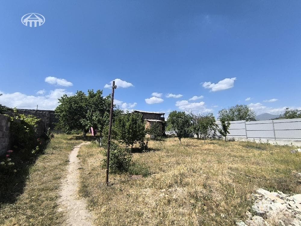 Mansion · 4 rooms · 104 m² · Arinj