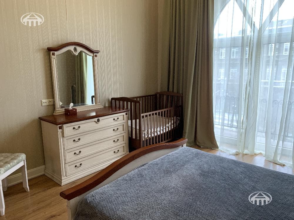 Apartment · 2 rooms · 77 m² · Kentron