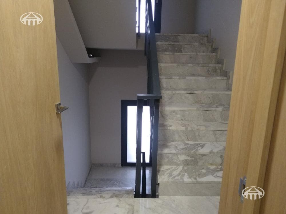 Բնակարան · 4 սեն. · 139 մ² · Կենտրոն
