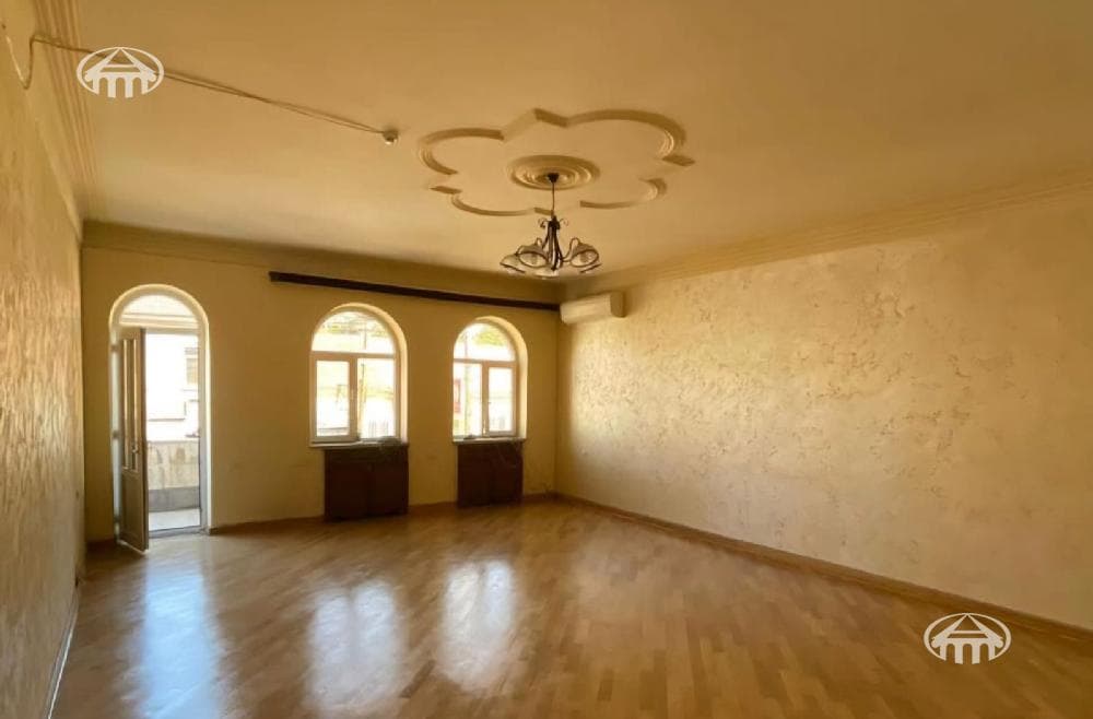 Գրասենյակ · 430 մ² · Կենտրոն