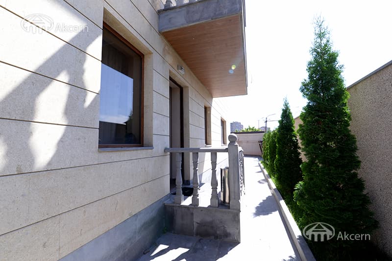 Mansion · 6 rooms · 280 m² · v. Arinj