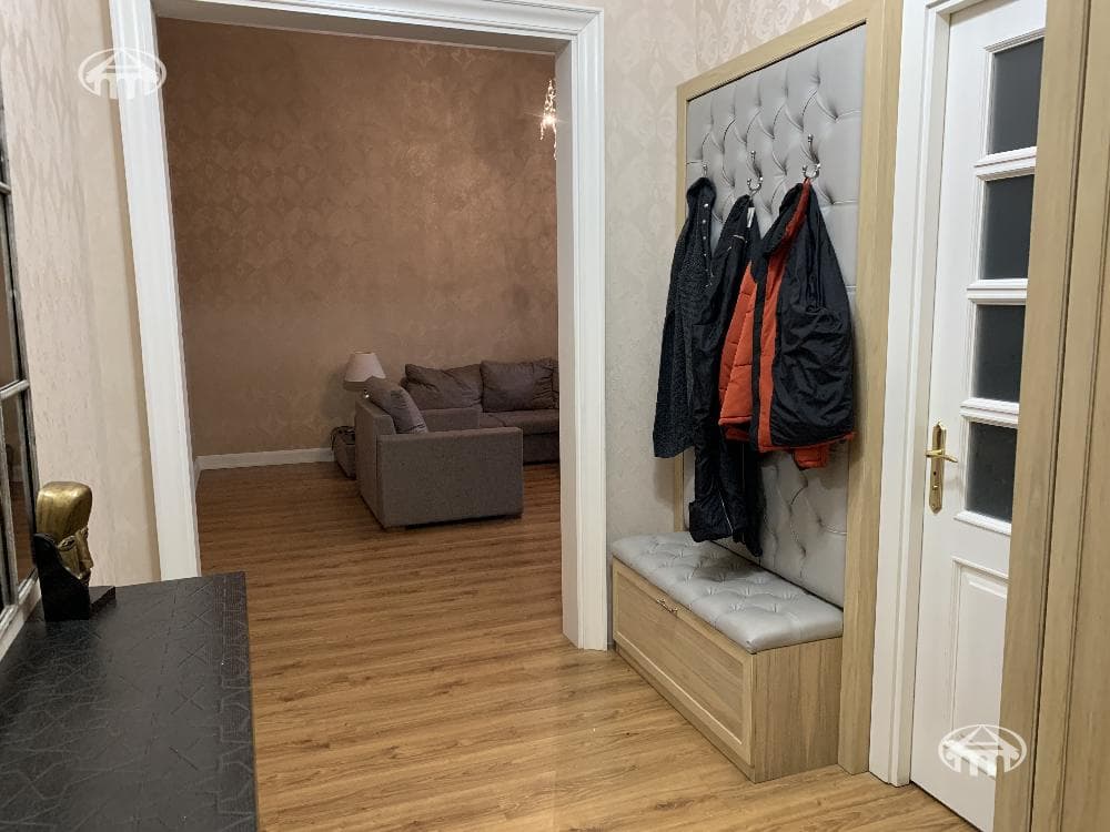 Apartment · 2 rooms · 77 m² · Kentron