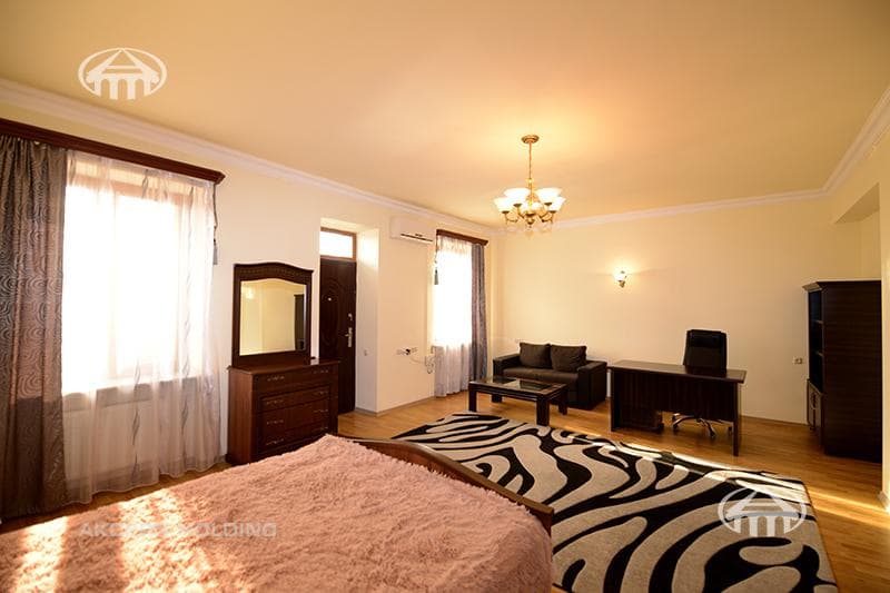 Дом · 4 комн. · 304 м² · Арабкир