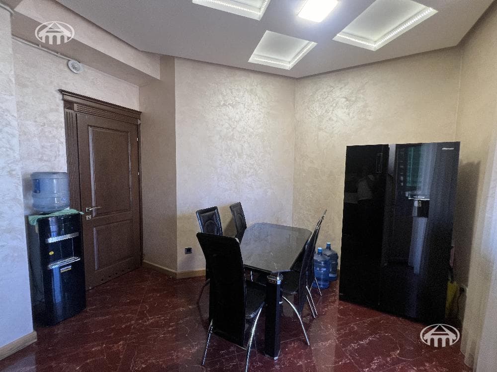 Apartment · 4 rooms · 132 m² · Kentron