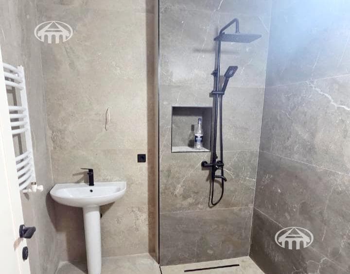Առանձնատուն · 4 սեն. · 301 մ² · Պտղնի — Լուսանկար 5 / 8
