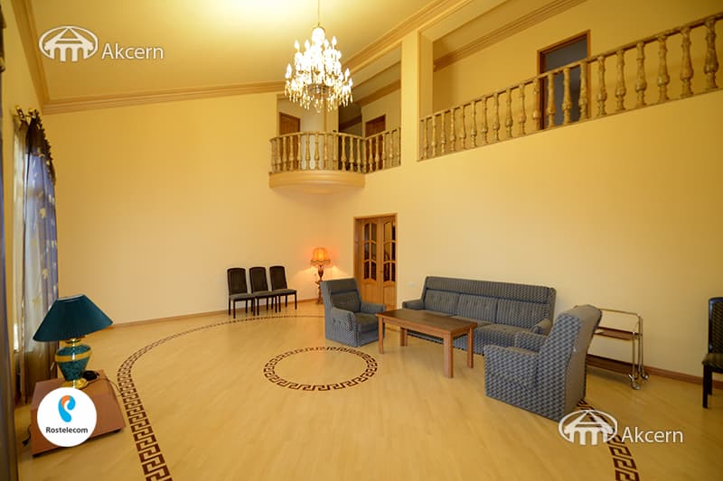 House · 6 rooms · 296 m² · Arabkir
