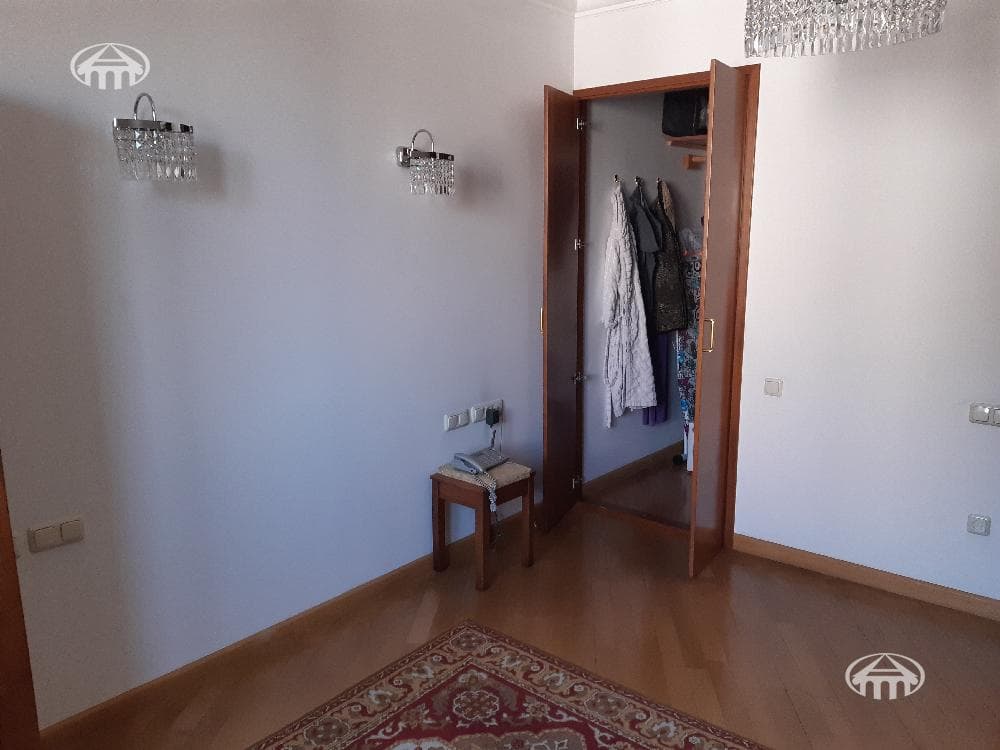 Квартира · 4 комн. · 135 м² · Кентрон