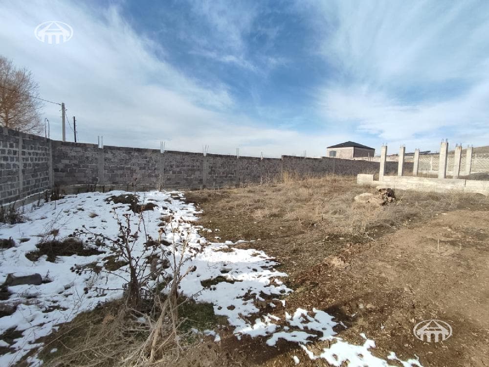 Հողատարածք · 1095 մ² · Ակունք