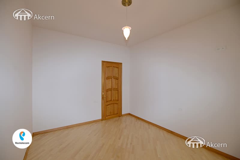 House · 6 rooms · 296 m² · Arabkir