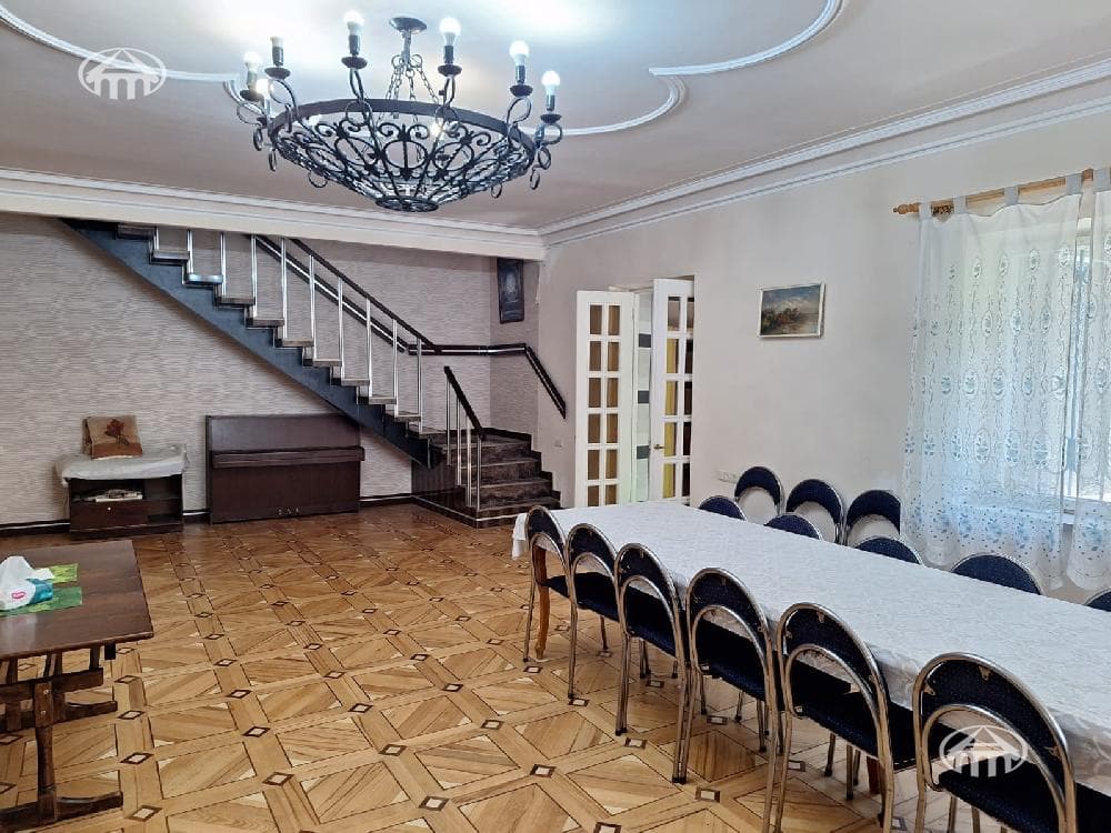 House · 6 rooms · 173 m² · Saghmosavan