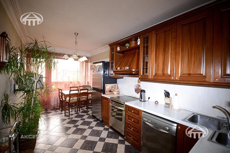 Apartment · 6 rooms · 134 m² · Kentron