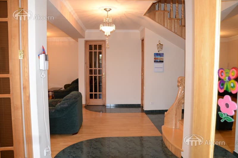 House · 6 rooms · 250 m² · Arabkir