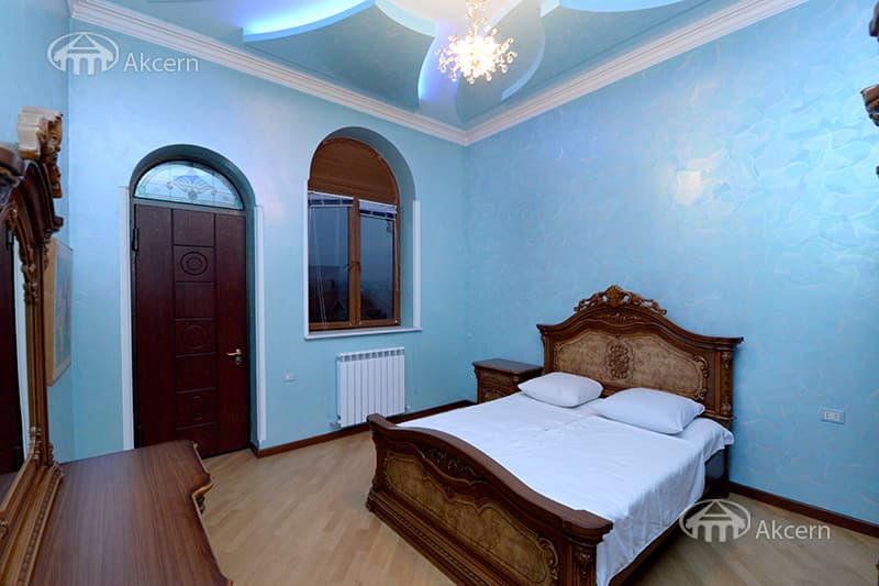 Առանձնատուն · 7 սեն. · 680 մ² · Կենտրոն
