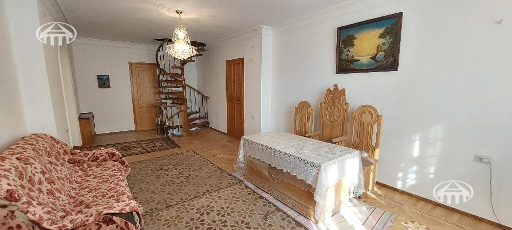 Дом · 6 комн. · 367 м² · Арабкир