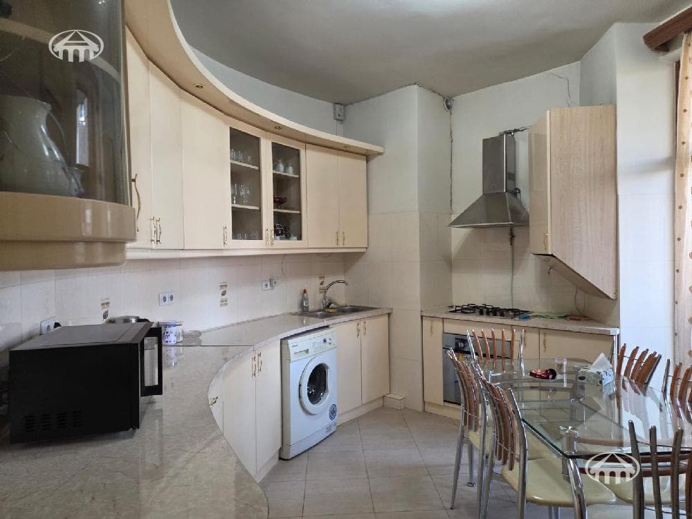 Квартира · 3 комн. · 140 м² · Арабкир