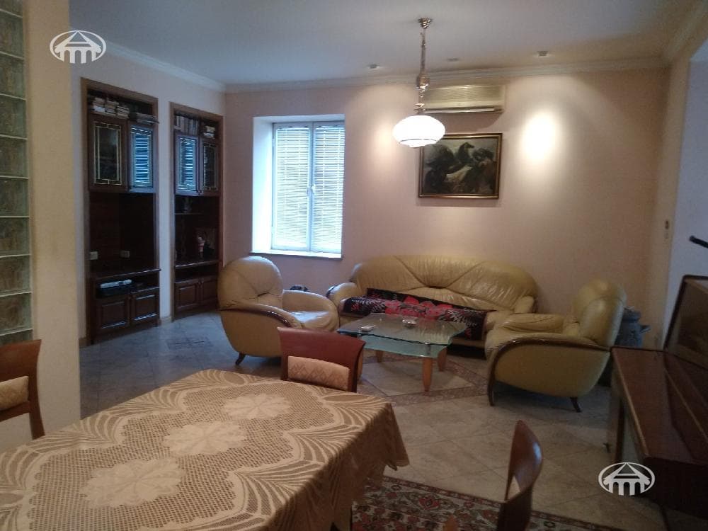 Квартира · 3 комн. · 107 м² · Кентрон