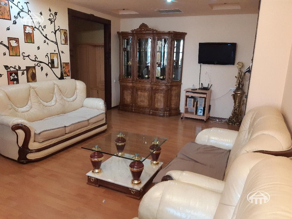 Квартира · 3 комн. · 100 м² · Кентрон