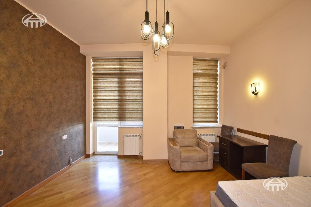 Квартира · 4 комн. · 181 м² · Кентрон