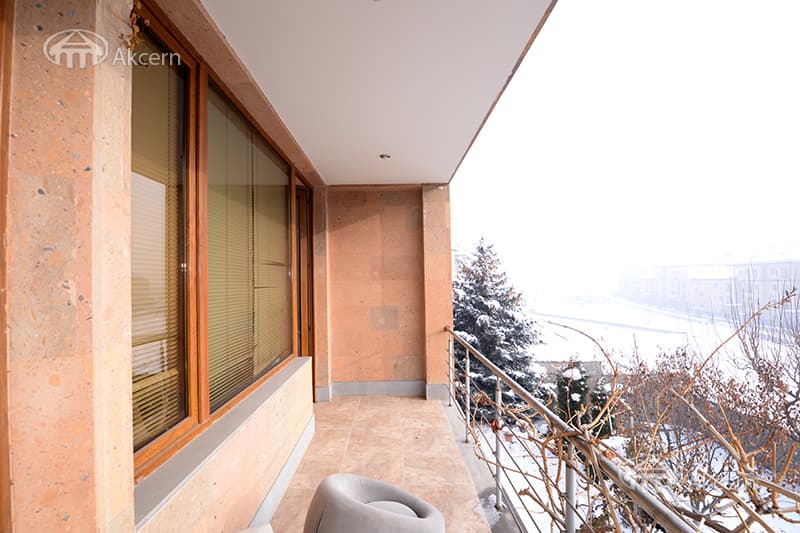 Особняк · 7 комн. · 650 м² · Кентрон
