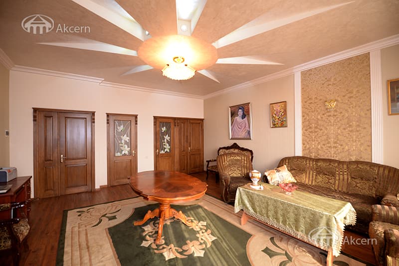 Дом · 4 комн. · 162 м² · Арабкир