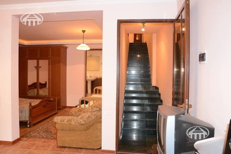 House · 3 rooms · 170 m² · Arabkir